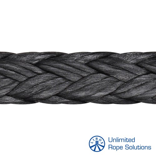 Čvrsta crna konopna vrpca od Dyneema materijala s preciznim pletenim uzorkom na bijeloj pozadini.