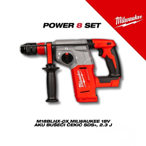 Milwaukee Power 8 Set prikazuje bušilicu M18BLHX-0X u crveno-sivoj boji s logotipom na bočnoj strani, pozicioniranu na bijeloj pozadini s crvenim dijagonalnim elementom u gornjem desnom kutu.