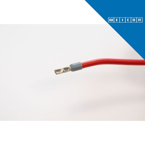 Crveni električni kabel s metalnim konektorom i sivim izolatorom na bijeloj pozadini, s logotipom WEICON u gornjem desnom kutu.